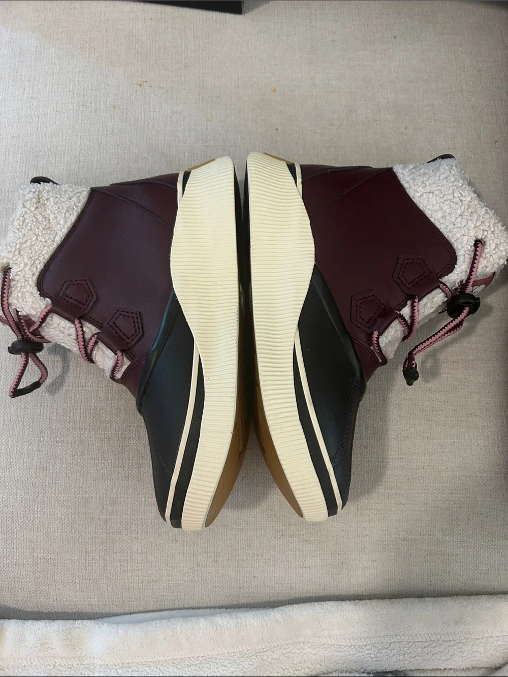 Sorel Out N About IV Chillz Big Kids boots, plum/black colorway, Size 6, NWOT